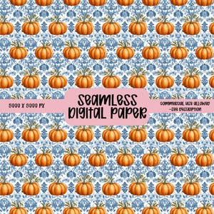 Puede incluir: Papel digital sin costuras con un patrón repetido de calabazas naranjas con tallos verdes sobre un fondo floral azul y blanco. El texto "SEAMLESS DIGITAL PAPER" se muestra en una pancarta rosa.