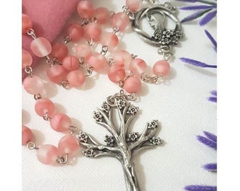 Chapelet arbre de vie/rosaire en verre rose avec Vierge Marie/arbre de cornouiller et chapelet de fleurs/cadeaux d’arbre de vie/perles de prière catholiques