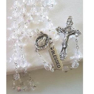 Rosario de cuentas de vidrio con piedra natal de abril con tarjeta "Cómo leer el rosario" y etiqueta con piedra natal / Rosario de vidrio transparente / Rosario con piedra natal transparente de abril /