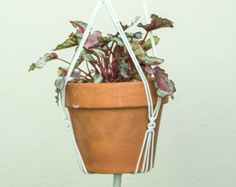 Hermosa planta de Macrame / colgador de la olla para la olla de tamaño pequeño a grande - uso interior o al aire libre
