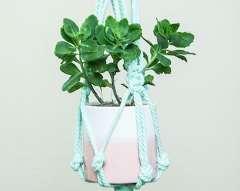 Hermosa planta de Macrame / colgador de la olla para la olla de tamaño mediano a grande - uso interior o al aire libre