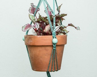 Hermosa planta de Macrame / colgador de la olla para la olla de tamaño mediano a grande - uso interior o al aire libre