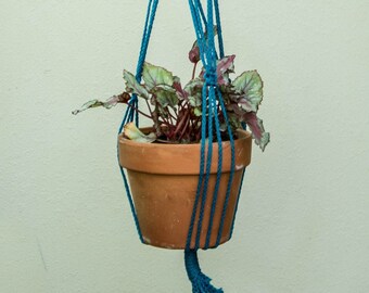 Hermosa planta de Macrame / colgador de la olla para la olla de tamaño pequeño a grande - uso interior o al aire libre
