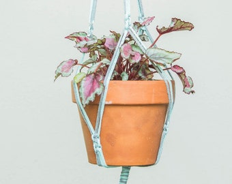 Hermosa planta de Macrame / colgador de la olla para la olla de tamaño pequeño a grande - uso interior o al aire libre