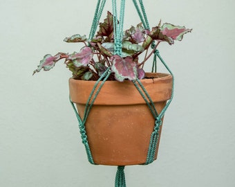 Hermosa planta de Macrame / colgador de la olla para la olla de tamaño mediano a grande - uso interior o al aire libre