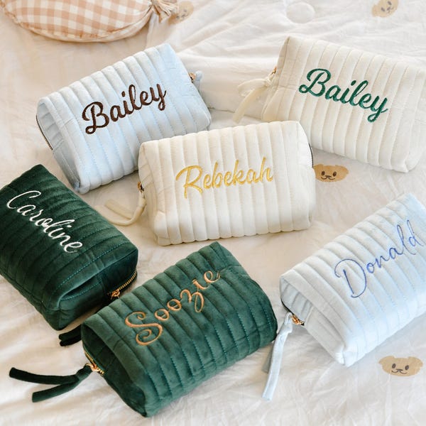 Bolsa de maquillaje de terciopelo personalizada, regalo de dama de honor personalizado, bolsa de cosméticos con monograma bordado, organizador de artículos de tocador de viaje, regalo para ella, idea de regalo para mujer