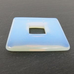 Suspension carrée donut en verre luminescent blanc - 43 mm - 4 petits trous - 2 en haut et deux en bas