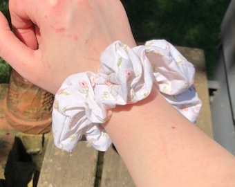 Baby flower nursery scrunchie pattern