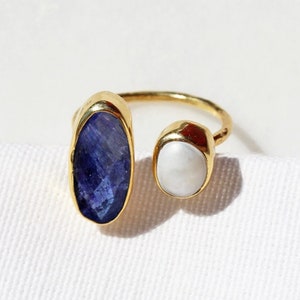Raw Sapphire and Baroque Pearl Adjustable Ring, 14K Gold Plated Hammered Silver Pearl Ring, September Birthstone, Natural Blue Gemstone Ring