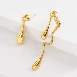 18K ゴールドフィルド ウォータードロップ イヤリング、非対称ミスマッチ ドリップ イヤリング、スターリングシルバー リキッドメタル イヤリング、不規則なティアドロップ イヤリング