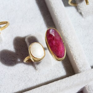 Raw Ruby and Baroque Pearl Adjustable Ring, 14K Gold Plated Genuine Ruby Hammered Silver Ring, July Birthstone, Natural Pink Gemstone Ring image 6