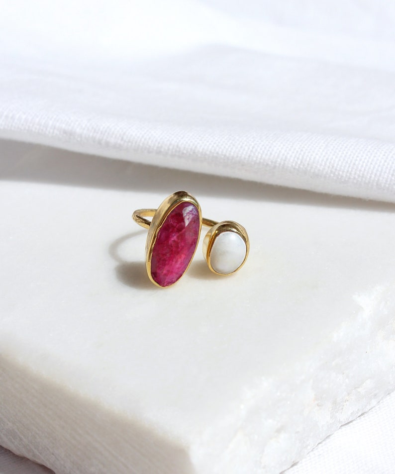 Raw Ruby and Baroque Pearl Adjustable Ring, 14K Gold Plated Genuine Ruby Hammered Silver Ring, July Birthstone, Natural Pink Gemstone Ring image 2