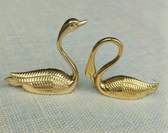 Gold brass swimming swans cabinet handle/Brass Swan drawer pull/Gold bird shaped door knob/Gold swan brass door handle/Signet drawer handle