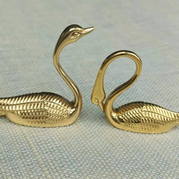 Gold brass swimming swans cabinet handle/Brass Swan drawer pull/Gold bird shaped door knob/Gold swan brass door handle/Signet drawer handle