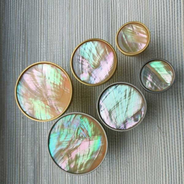 Round Iridescent Abalone Shell Drawer pull/Pearl Cabinet pull/mother of pearl door handle/light abalone knob/shell furniture hardware