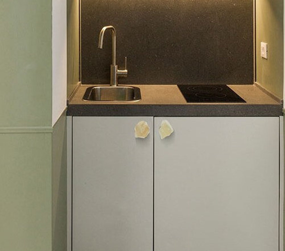 Cristal de cuarzo de forma irregular y oro gabinete de latón | Etsy