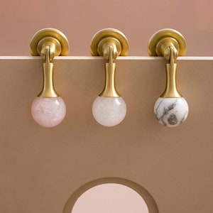 Gold stone ball drop handle in rose quartz, white quartz and marble/Gemstone drawer pull/Semi precious stone cabinet pull/Crystal handle