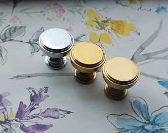 Classic round brass button door handle/round gold or silver cabinet pull/metal furniture hardware/round brass drawer knob/Brass door knob