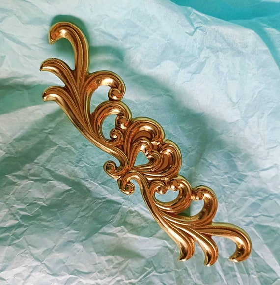 Ornate heart shaped gold solid brass cabinet pull/Antique French style drawer handle/brass furniture hardware/Gold vintage style door handle