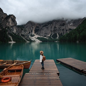 1,000 Piece Jigsaw Puzzle For Adults : young traveler girl with hat vintage backpack jetty lago di braies surrounded Pz 052