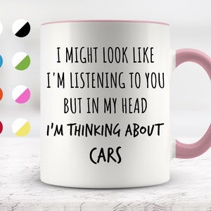 Posso parecer que estou ouvindo você, mas na minha cabeça estou pensando em canecas de carros, canecas engraçadas, surpresa, presentes de aniversário