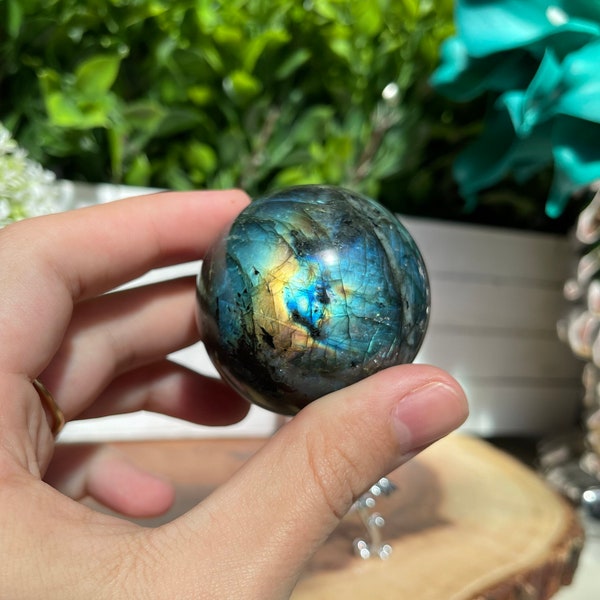Esfera labradorita de destello azul único