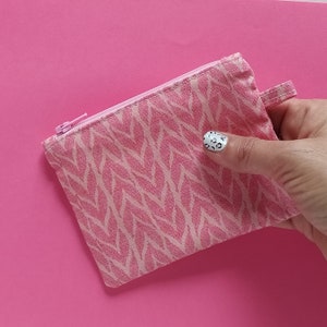 Monedero rosa de tela con cierre de cremallera. Monedero estampado geométrico. Monedero rosa. Bolsa de tela con cremallera. Regalo mujer..