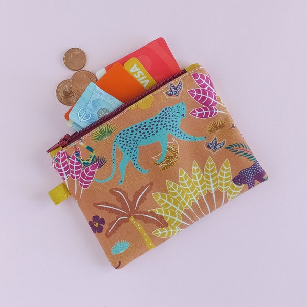 Monedero pequeño con cremallera estampado selva. Billetera pequeña de tela. Monedero minimalista . Bolsita boho. Estampado selva naranja.