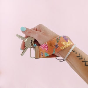 Jungle print fabric keychain. Wrist lanyard. Keychain with ring. Mini lanyard for keys. Wristlet keychain. Jungle keychain. Keyring.