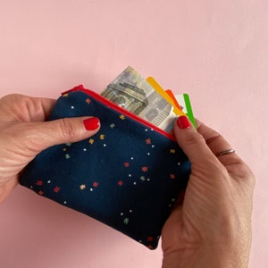 Monedero minimalista con cremallera estampado Universo. Cartera de tela. Monedero pequeño . Bolsita boho. Bolsa mini. Titular de la tarjeta.