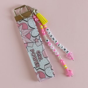 Llavero Girl Power. Minilanyard de muñeca. Llavero feminista de tela y aro.  Llavero wristlet. Lanyard de tela para llaves y tarjetas.
