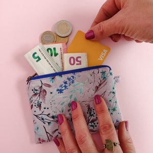 Monedero pequeño estampado floral con cremallera .Billetera pequeña de tela. Monedero minimalista .Bolsita boho.Estampado floral fondo malva