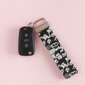 Llavero People. Llavero de tela con aro. Minilanyard de muñeca. Lanyard de tela para llaves y tarjetas. Regalo práctico. Pulsera para llaves