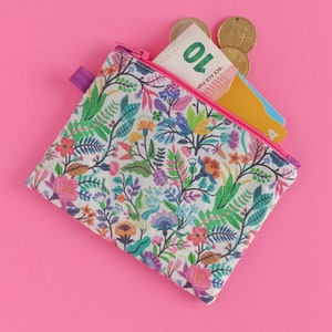 Monedero floral pequeño con cremallera. Billetera floral pequeña de tela. Monedero minimalista . Bolsita boho. Estampado floral. Bloomcore.