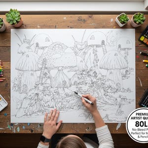 Puede incluir: Una persona dibuja una detallada escena de un pueblo de hongos en una gran hoja de papel de 80 lb sin sangrado. La escena está rodeada de materiales de arte, incluyendo lápices de colores, acuarelas y rotuladores. El papel está etiquetado como "Premium Artist Quality".