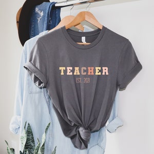 Nieuwe leraar shirt, cadeau voor nieuwe leraar, afstuderen cadeau voor nieuwe leraar, shirt voor leraar, nieuwe leraar tee, leraar cadeau
