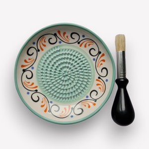 Ceramic grater, handmade garlic grater, Gourmet Rubi grater plate with brush, free ginger grater with Hello Spain motif