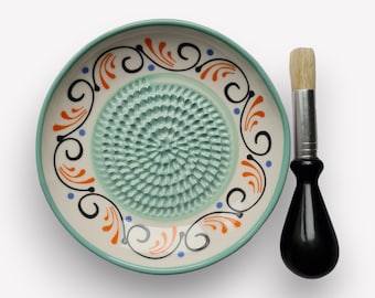 Ceramic grater, handmade garlic grater, Gourmet Rubi grater plate with brush, free ginger grater with Hello Spain motif