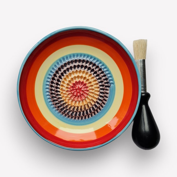 Keramikreibe handgefertigte Knoblauchreibe Gourmet Rubi Reibeteller mit Pinsel gratis Ingwerreibe Motiv Happy