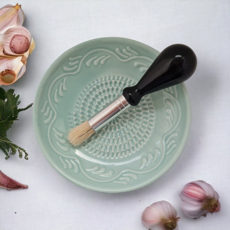 Keramikreibe handgefertigte Knoblauchreibe Gourmet Rubi Reibeteller mit Pinsel gratis Ingwerreibe Motiv Cozy Bild 4