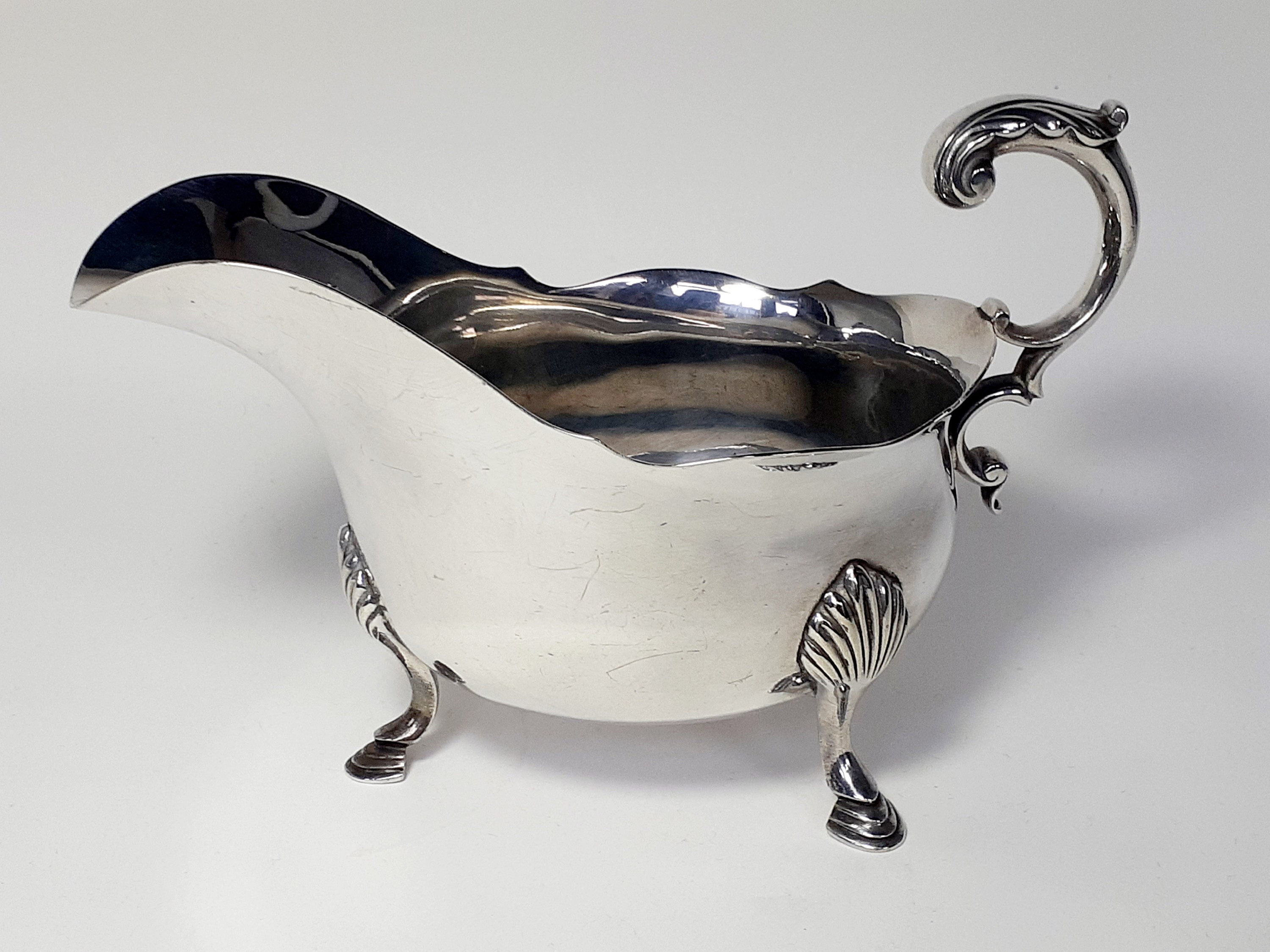 Vintage large silver plated gravy boat Walker & Hall Sheffield