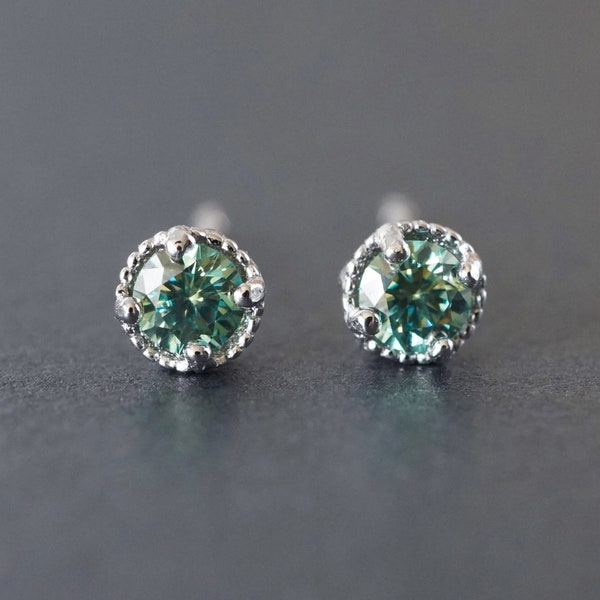 Gorgeous Vivid Green Moissanite Studs  Earring ， Sterling Silver Platinum Group Metal Multi-Layer Plating Best Gift