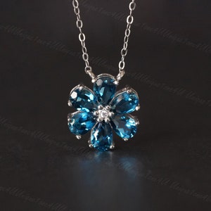 Fashion London blue Topaz Flower Necklace  Blue Gemstone Necklace Nature Topaz Stone, Anniversary Gift, Women&#39;s necklace， Best gift