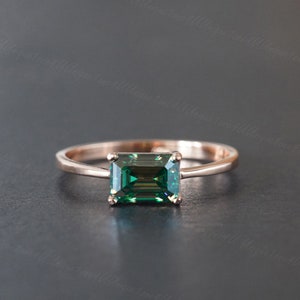 Delicato e splendido anello rettangolare con moissanite verde taglio smeraldo da 1 carato, colore D, argento sterling, anello da donna, anello di promessa, regalo ideale