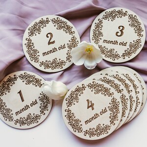 Disco per pietre miliari in legno mensili, Foto Prop, Regalo doccia bambino, Baby Milestone Wood Circles
