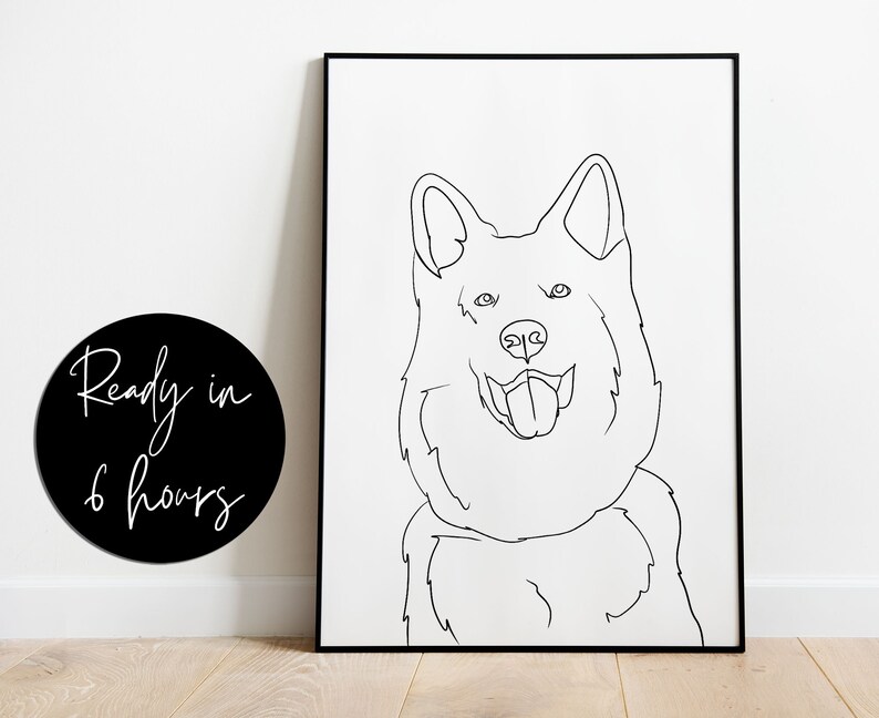 Puede incluir: Impresi&oacute;n en blanco y negro de un perro en l&iacute;nea con la lengua fuera. El perro mira directamente al espectador. La impresi&oacute;n est&aacute; enmarcada en un marco negro.