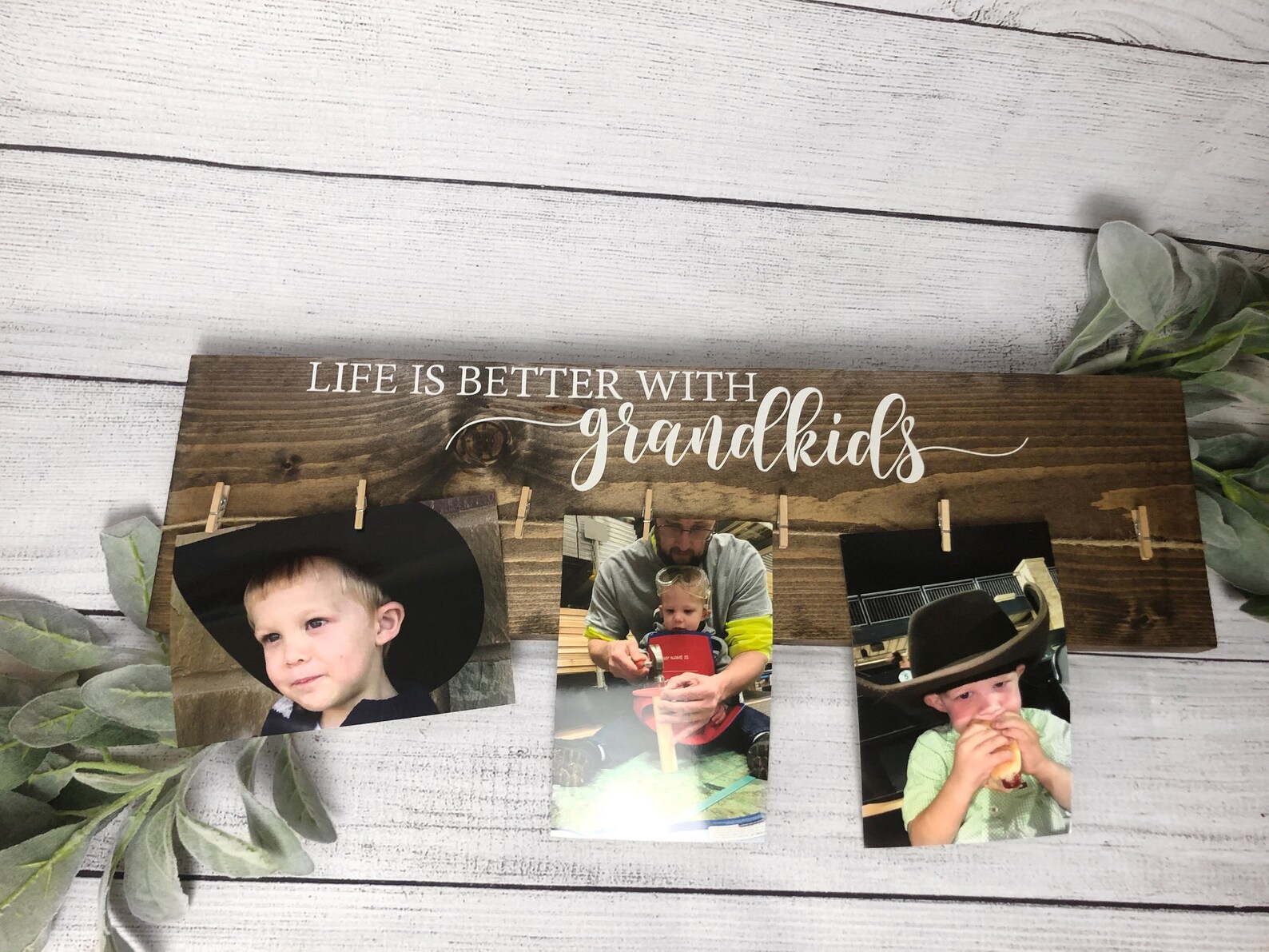 Kintyno Grandma Photo Holder – Heart Shaped Wall Display With Clips For Grandkids Pictures, Birthday & Christmas Gift