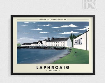 Pode incluir: Uma ilustração de estilo vintage da destilaria Laphroaig na ilha de Islay, Escócia. A imagem mostra um edifício branco com telhado azul e uma placa que diz "Laphroaig". A destilaria está situada numa colina coberta de relva com vista para uma massa de água. O texto "Whisky Distilleries of Islay" e "Laphroaig - Port Ellen -" também está incluído na imagem.