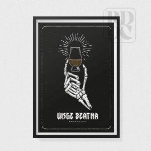 Impresión de póster de whisky 'Agua de vida' de Uisge Beatha - Impresión de póster de whisky - Arte de pared gótico - Decoración gótica - Mapa de whisky