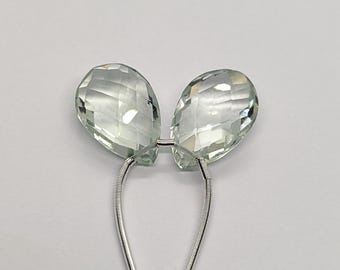 AAA+ groene amethist (prasioliet) gefacetteerde perenbrioletten: paar, afmeting 9,6 x 13,9 x 6 mm en 9,5 x 13,9 x 6,2 mm